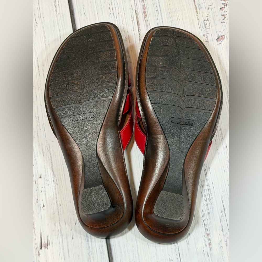 Nurture Women's Size 6M Shoes Red Leather Comfort Open Toe Sandals Low Heel - Picture 3 of 6